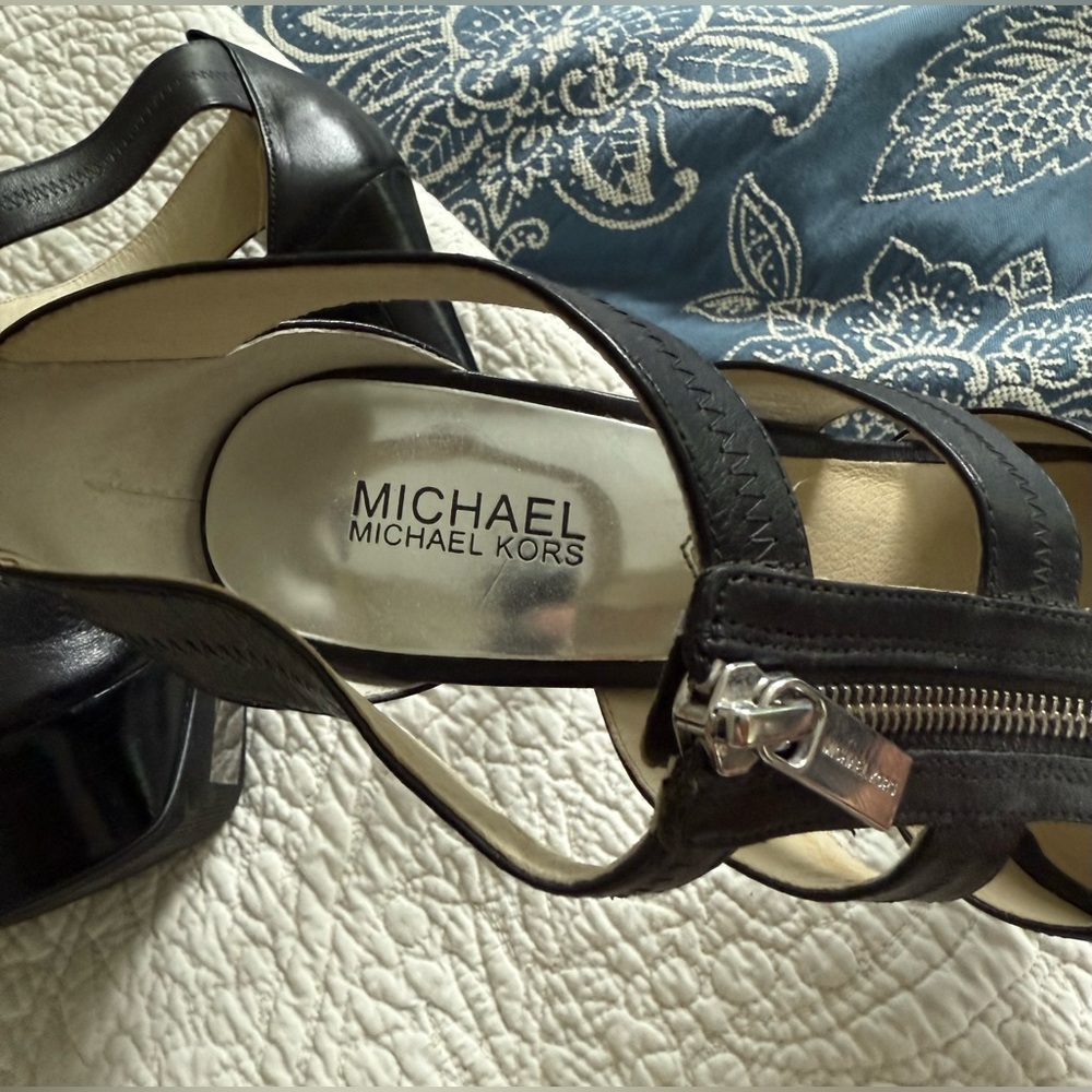NWOB Michael Kors Black Strappy Platform Heels - Size US 9 - Picture 4 of 9